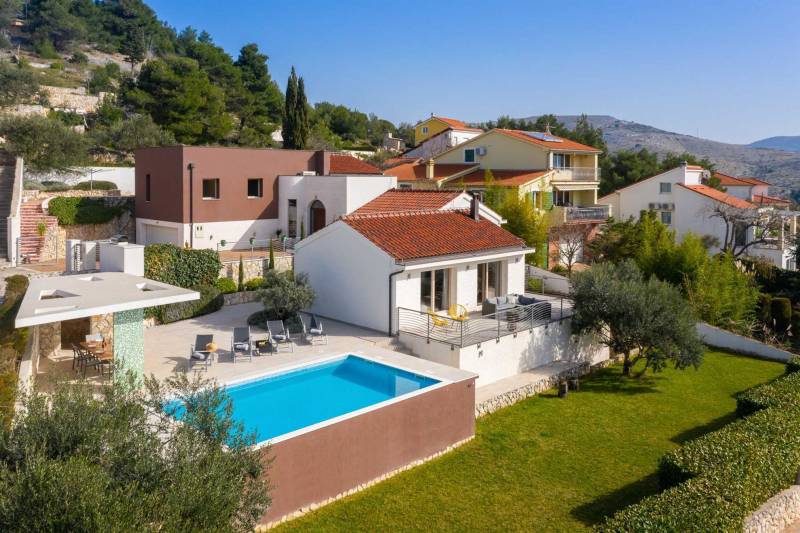 Villa Tela mit Pool Šibenik