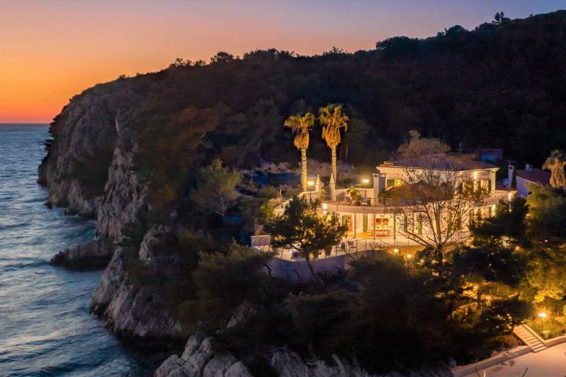 Strandvilla Navis Mysterium zur Miete auf der Insel Hvar, atemberaubende Ferienvilla mit Privatstrand in Hvar