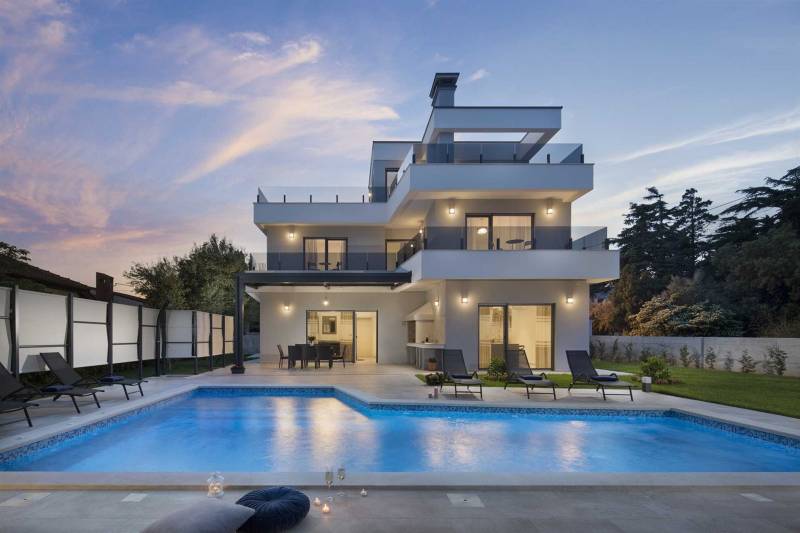 Luxury Villa Costanea with Pool