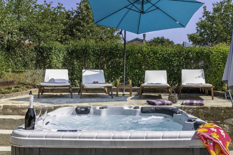 Holiday Home Rosette with Jacuzzi Poreč