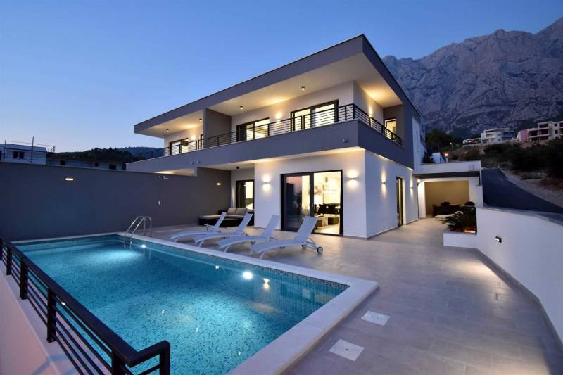 Villa Novella with Heated Pool for Rent in Makarska