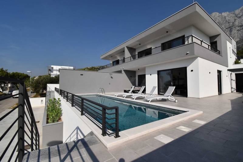Villa Novella with Heated Pool Makarska
