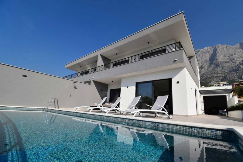 Villa Novella with Heated Pool Makarska