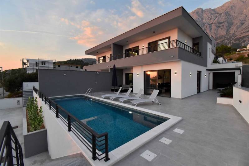 Villa Novella with Heated Pool Makarska