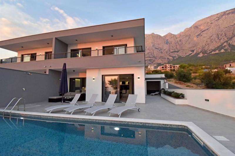 Villa Novella with Heated Pool Makarska