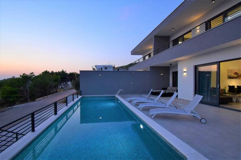Villa Novella with Heated Pool Makarska