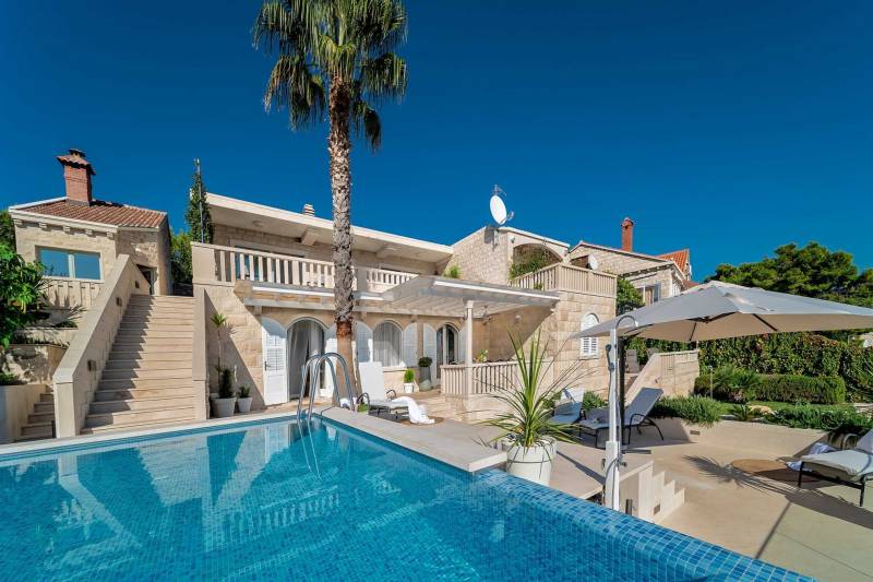 Villa Maritime with Infinity Pool