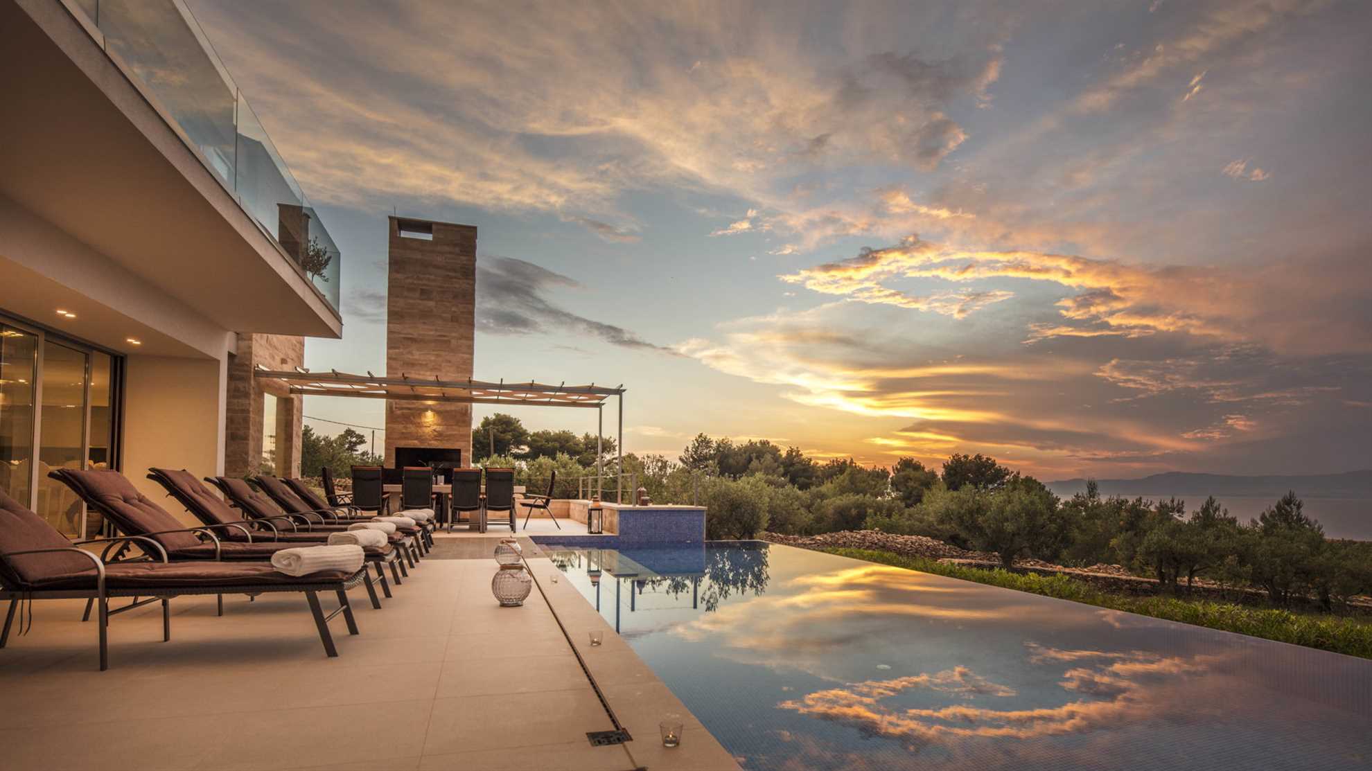 Luxury Villa Spectrum with Heated Pool