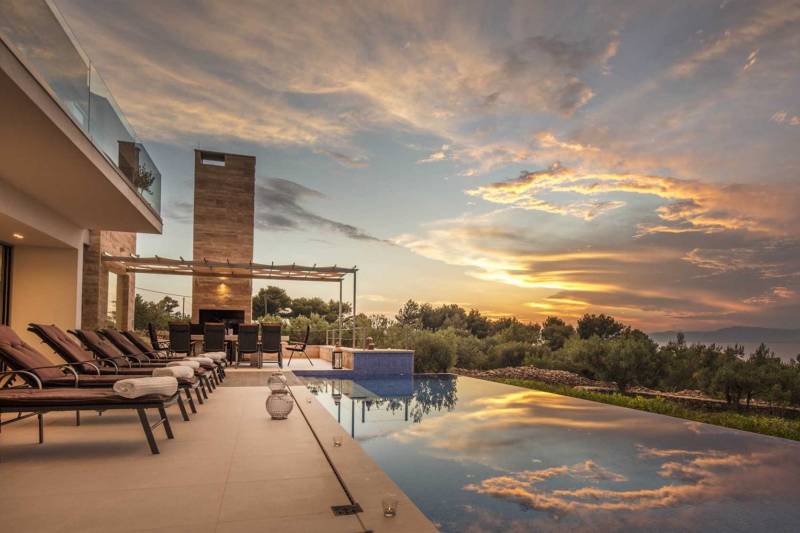 Luxury Villa Spectrum with Heated Pool