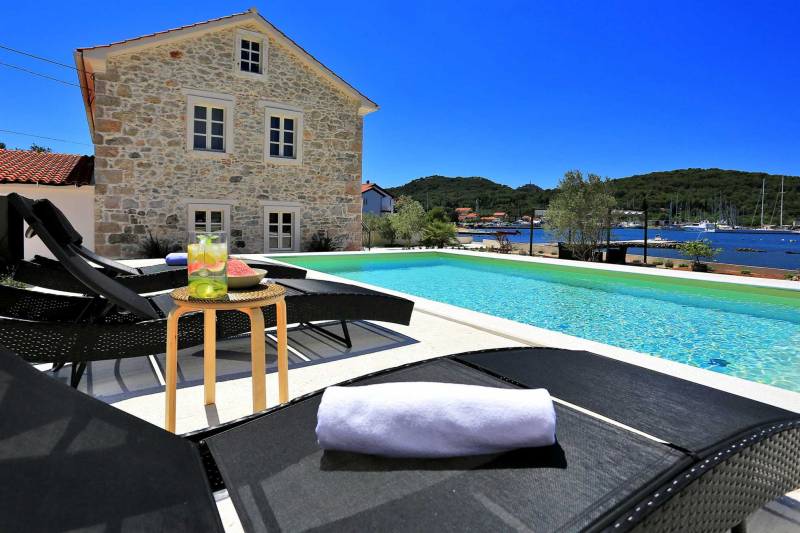 Holiday Home Solis with Pool Ugljan