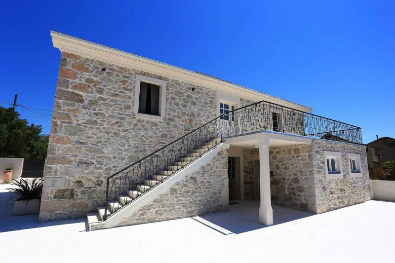 Holiday Home Solis with Pool Ugljan