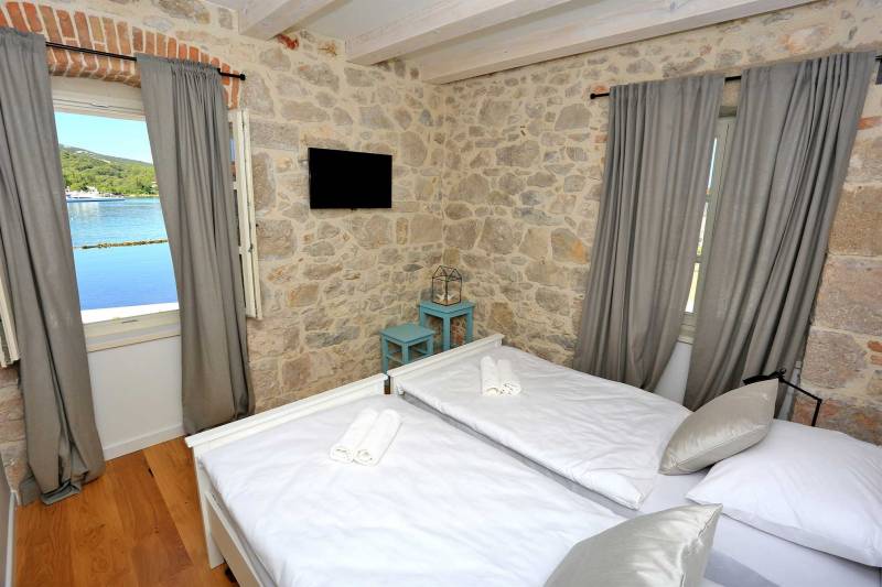Holiday Home Solis with Pool Ugljan