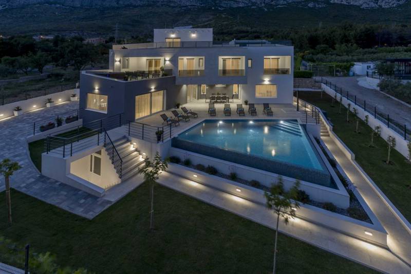 Villa Storia with pool for rent near Split