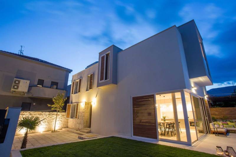 Villa La Idea with Heated Pool Trogir