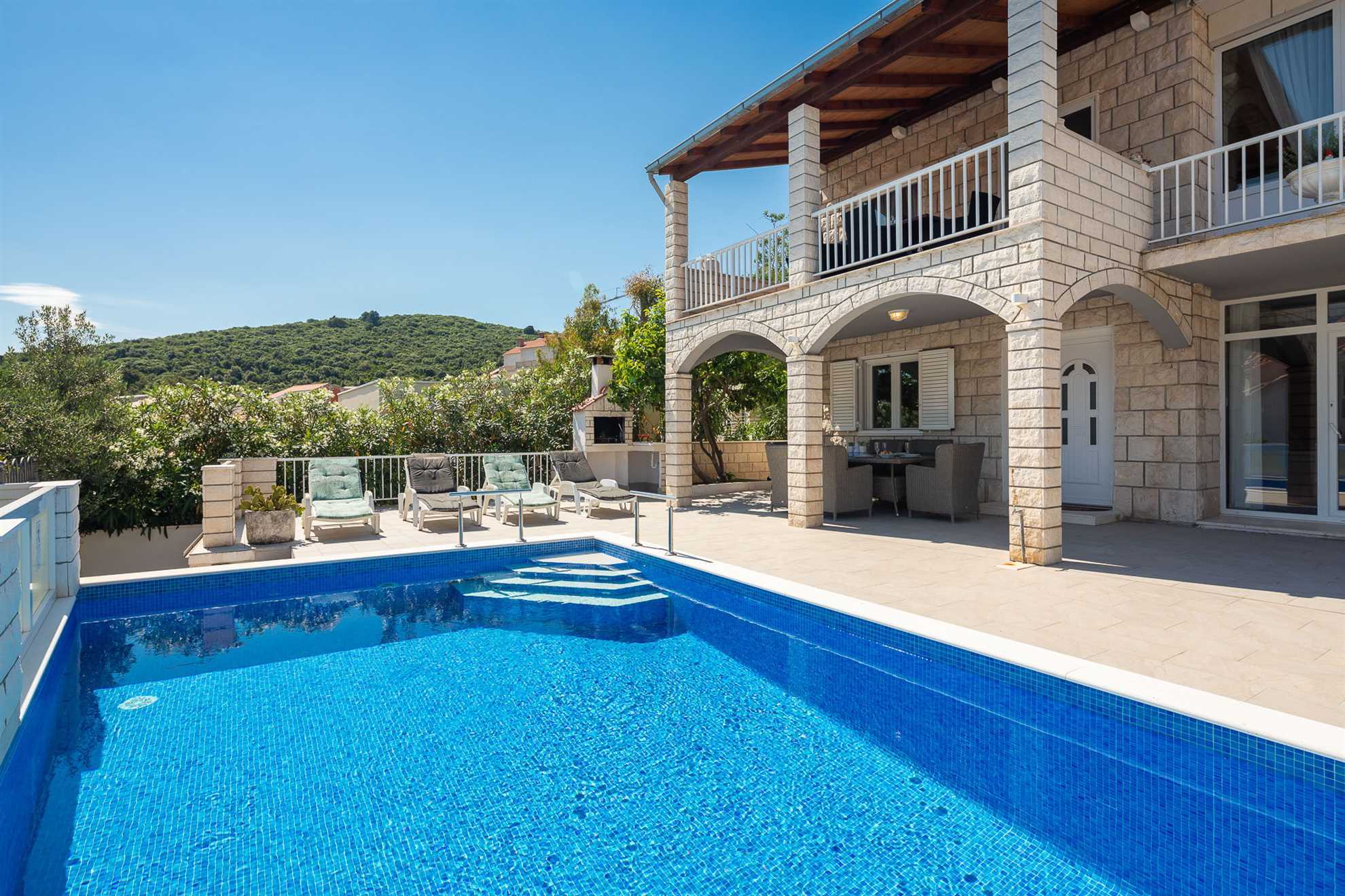 Villa Sea Ray mit Pool for Rent on Korcula Island in Croatia