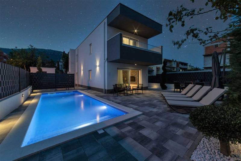Villa Avanna with Heated Pool
