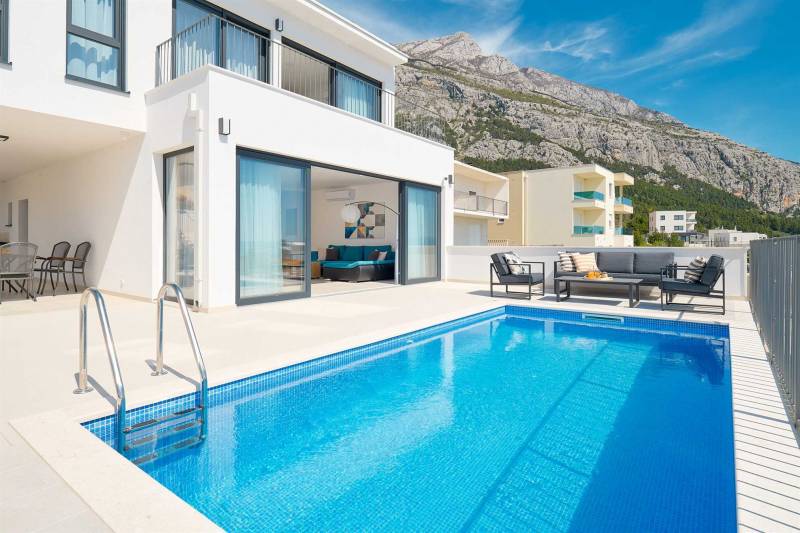 Villa Maxima with Heated Pool Makarska