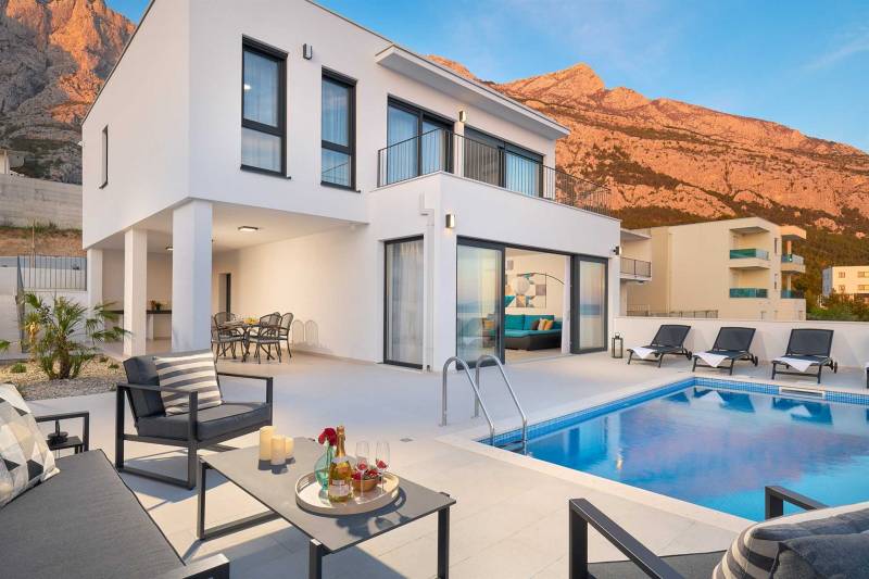 Villa Maxima with Heated Pool Makarska