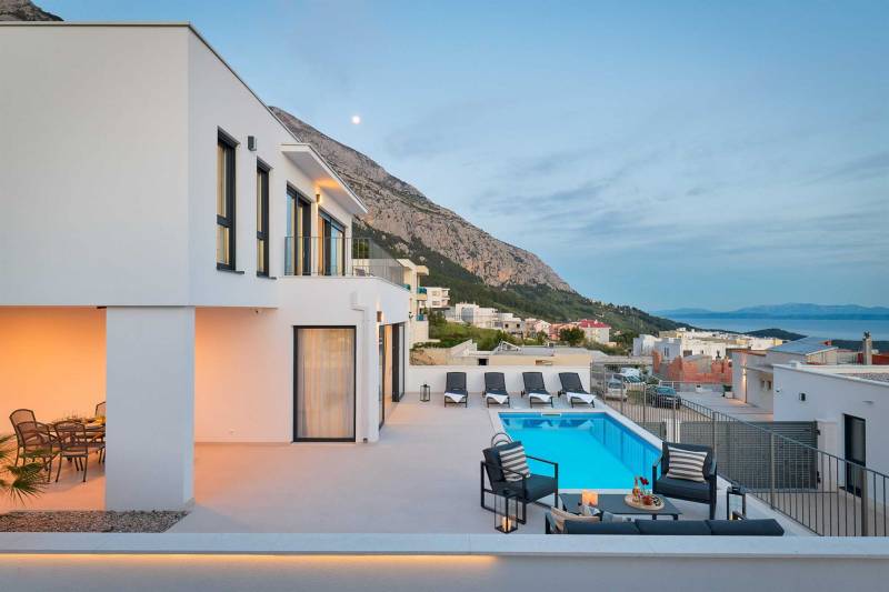 Villa Maxima with Heated Pool Makarska