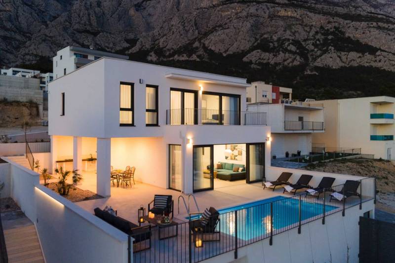 Villa Maxima with Heated Pool Makarska