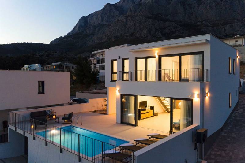 Villa Maxima with Heated Pool Makarska