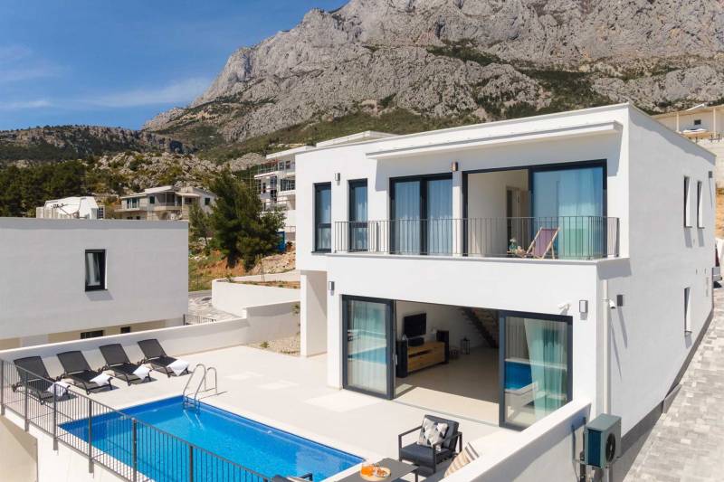 Villa Maxima with Heated Pool Makarska