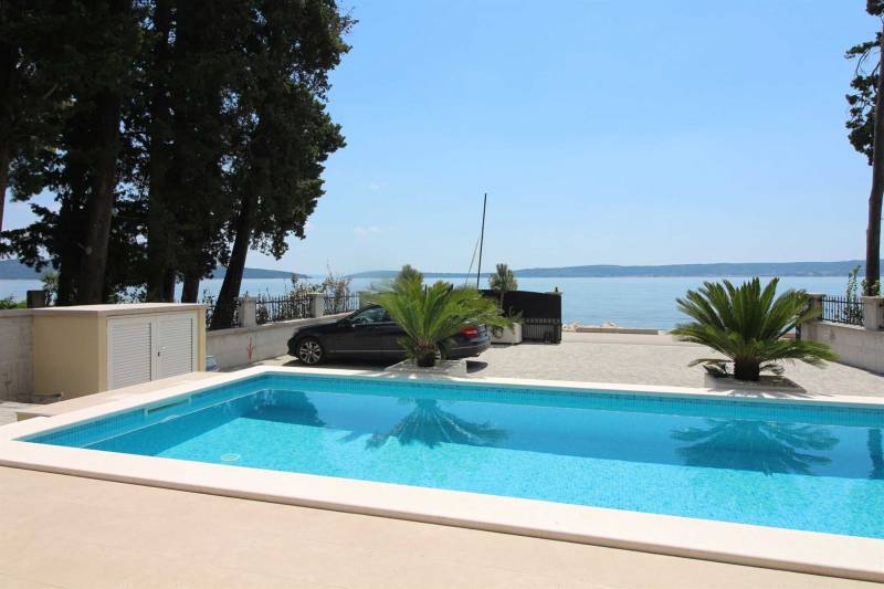 Beachfront Villa Sea Mystery with Pool Split