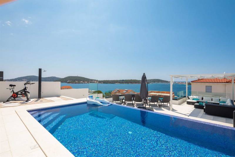Villa Neptunia with Infinity Pool II in Rogoznica, Primosten area for rent