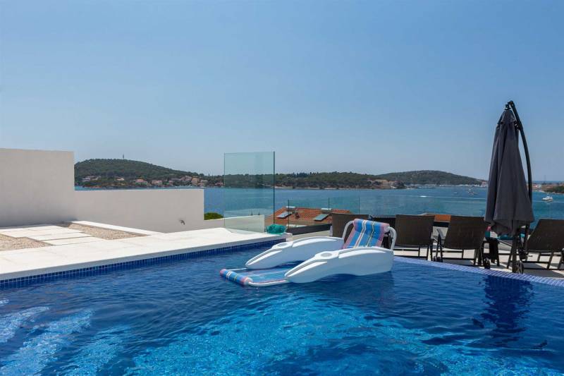 Villa Neptunia with Infinity Pool II Primošten