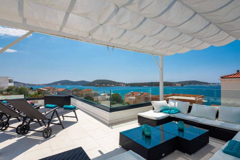 Villa Neptunia with Infinity Pool II Primošten