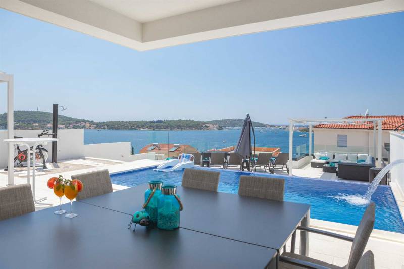 Villa Neptunia with Infinity Pool II Primošten