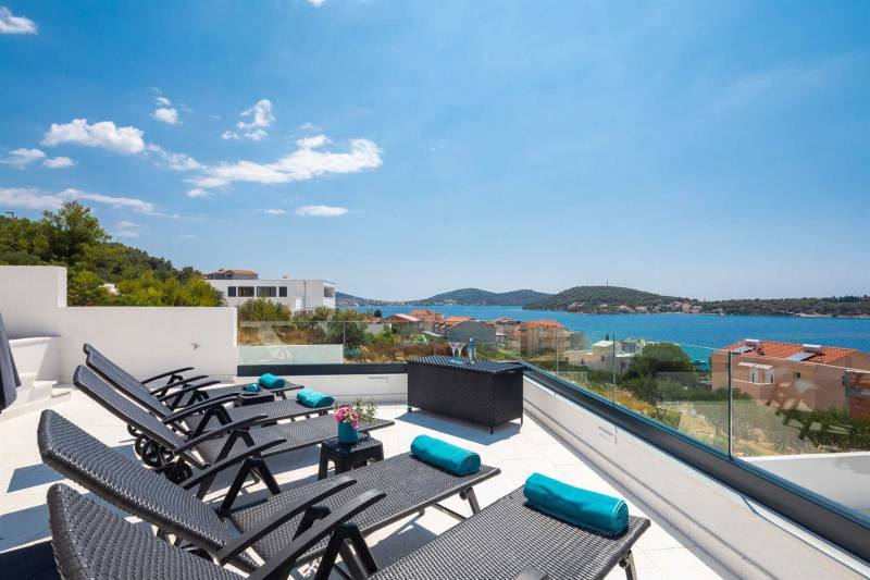 Villa Neptunia with Infinity Pool II Primošten