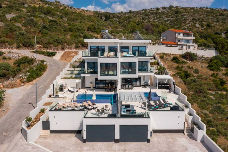 Villa Neptunia with Infinity Pool II Primošten