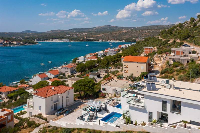 Villa Neptunia with Infinity Pool II Primošten