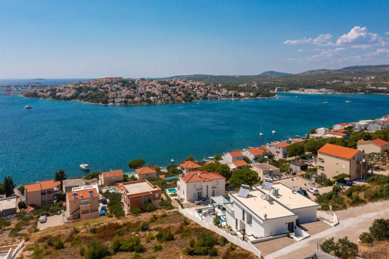 Villa Neptunia with Infinity Pool II Primošten