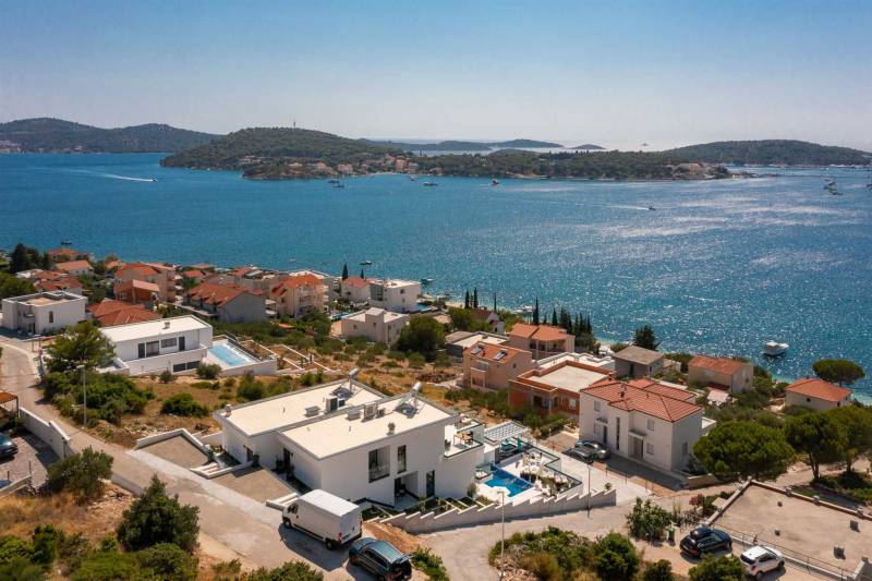 Villa Neptunia with Infinity Pool II Primošten