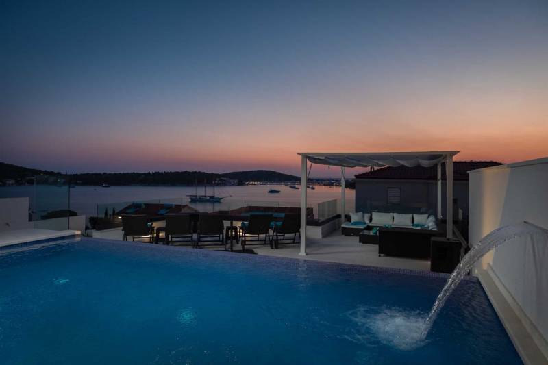 Villa Neptunia with Infinity Pool II Primošten