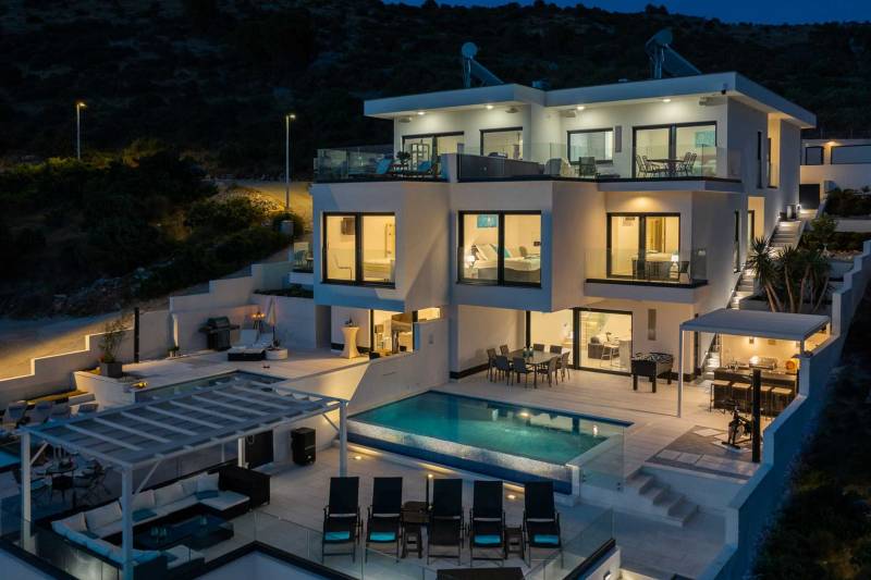 Villa Neptunia with Infinity Pool II Primošten
