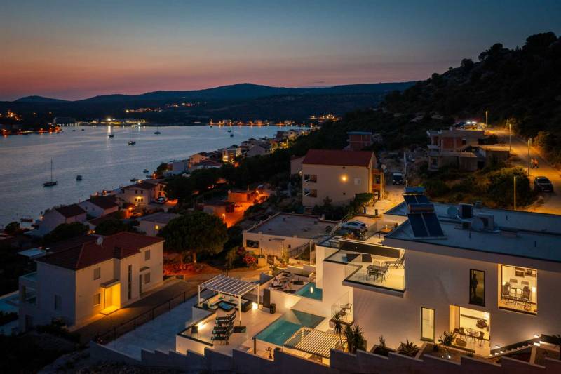 Villa Neptunia with Infinity Pool II Primošten