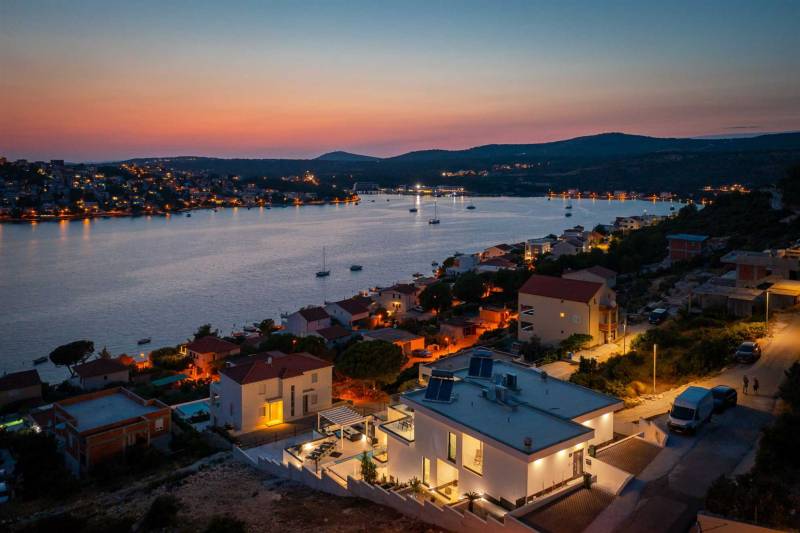 Villa Neptunia with Infinity Pool II Primošten