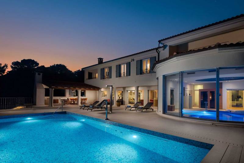 5-star Beachfront Villa Grandissima in Sibenik for rent
