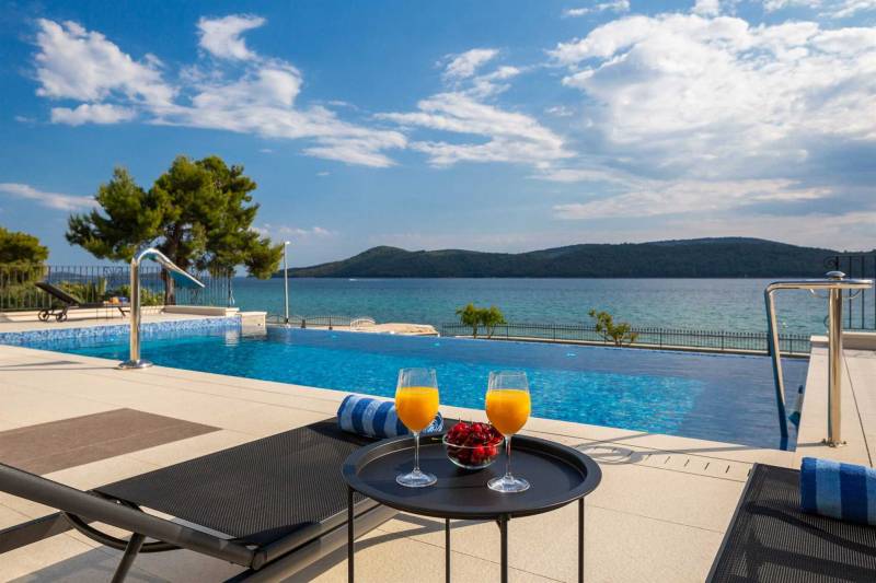 Beachfront Villa Grandissima with Pool Šibenik