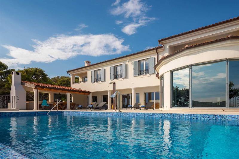 Beachfront Villa Grandissima with Pool Šibenik