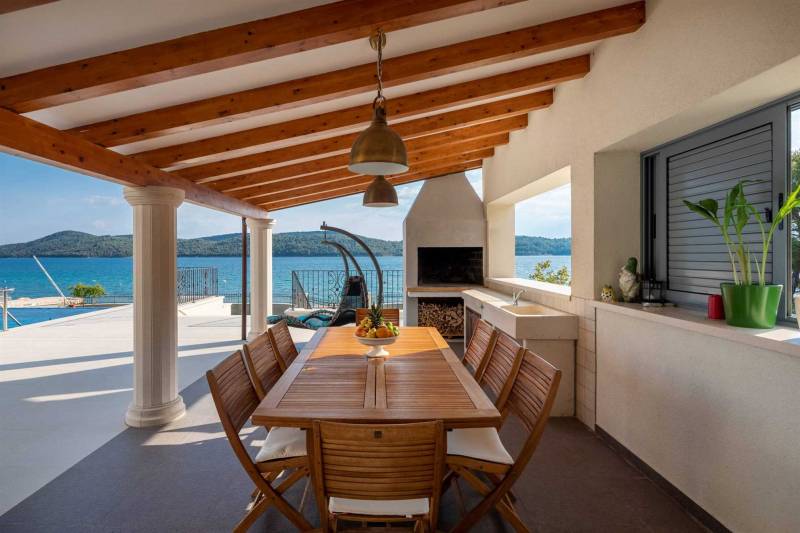 Beachfront Villa Grandissima with Pool Šibenik
