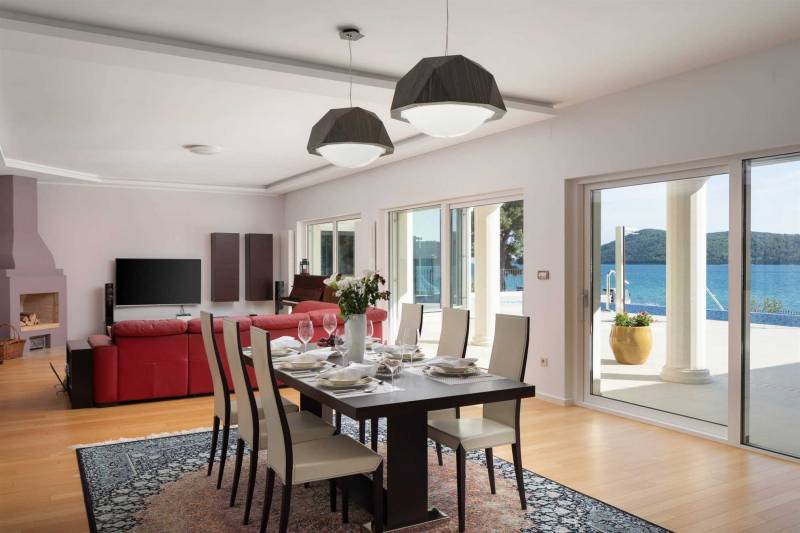 Beachfront Villa Grandissima with Pool Šibenik