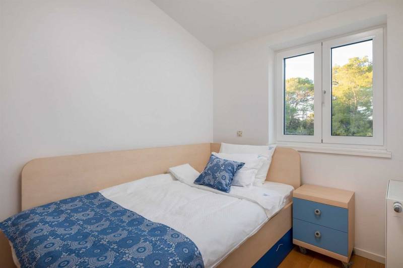 Beachfront Villa Grandissima with Pool Šibenik