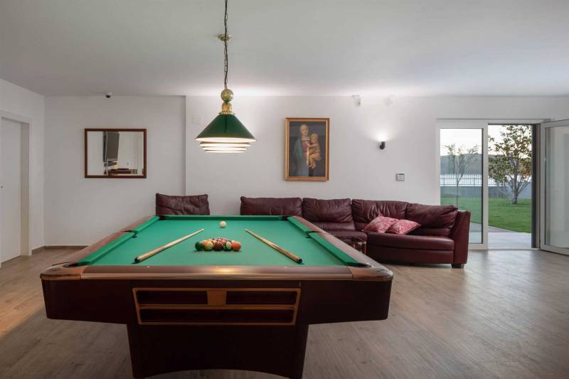 Beachfront Villa Grandissima with Pool Šibenik