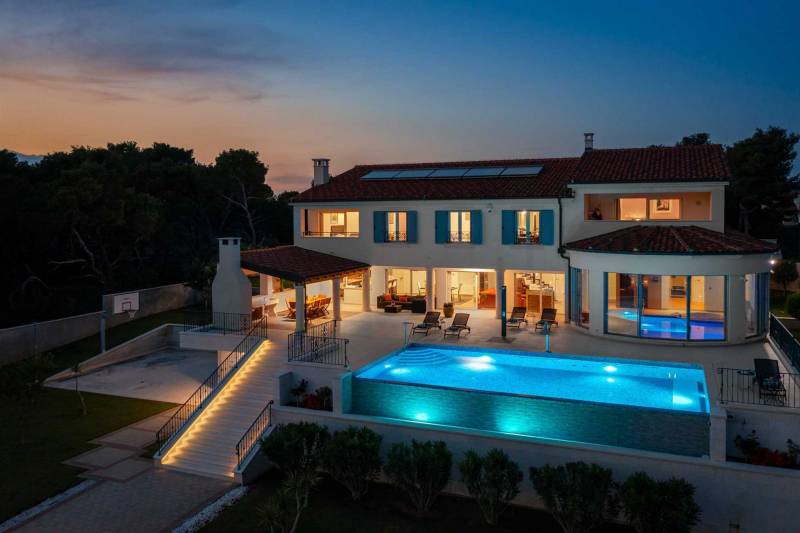 Beachfront Villa Grandissima with Pool Šibenik