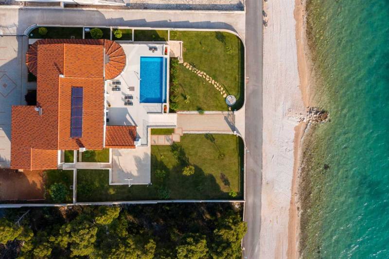 Beachfront Villa Grandissima with Pool Šibenik