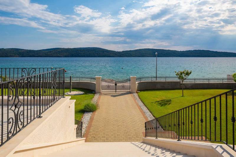 Beachfront Villa Grandissima with Pool Šibenik